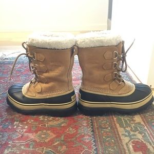 Sorel Caribou winter boots tan size US 8 ish